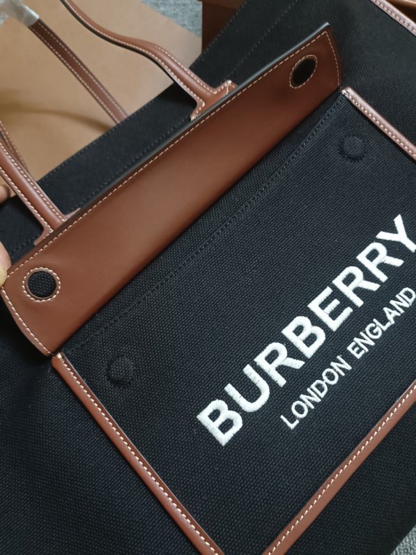 Burberry專門店新款雙色帆布拼皮托特包 巴寶莉手提肩背大號購物袋 yxb1236